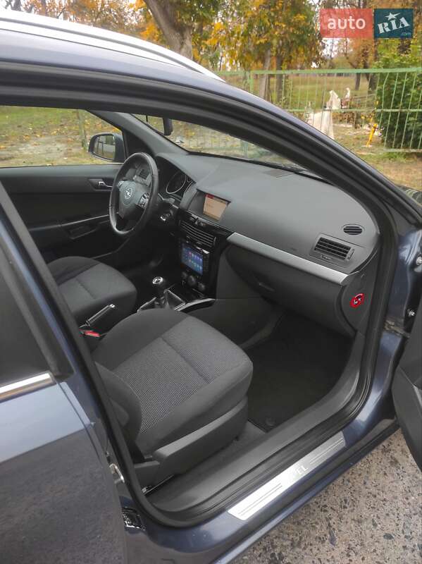 Универсал Opel Astra 2010 в Харькове