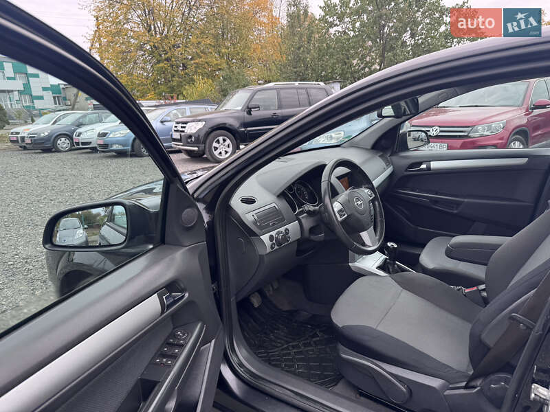 Хэтчбек Opel Astra 2009 в Звенигородке