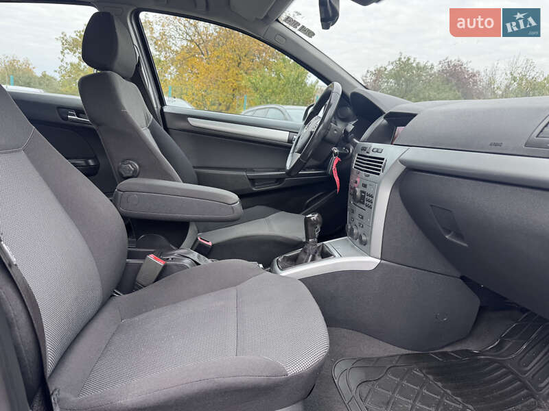 Хэтчбек Opel Astra 2009 в Звенигородке