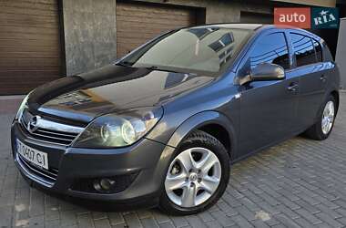 Хэтчбек Opel Astra 2012 в 