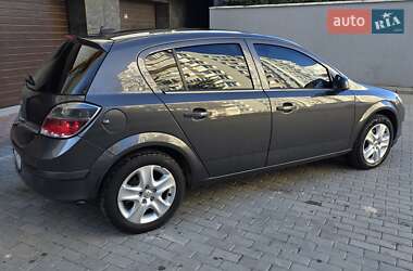 Хэтчбек Opel Astra 2012 в 