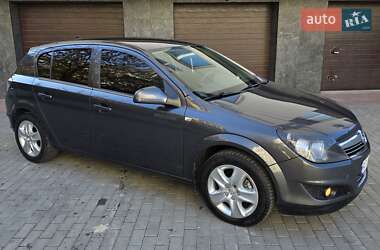 Хэтчбек Opel Astra 2012 в 