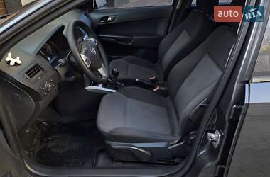 Хэтчбек Opel Astra 2012 в 