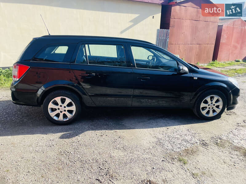 Универсал Opel Astra 2008 в Ровно