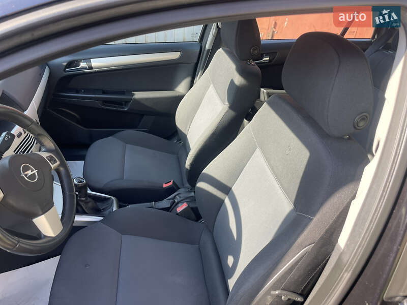 Универсал Opel Astra 2008 в Ровно