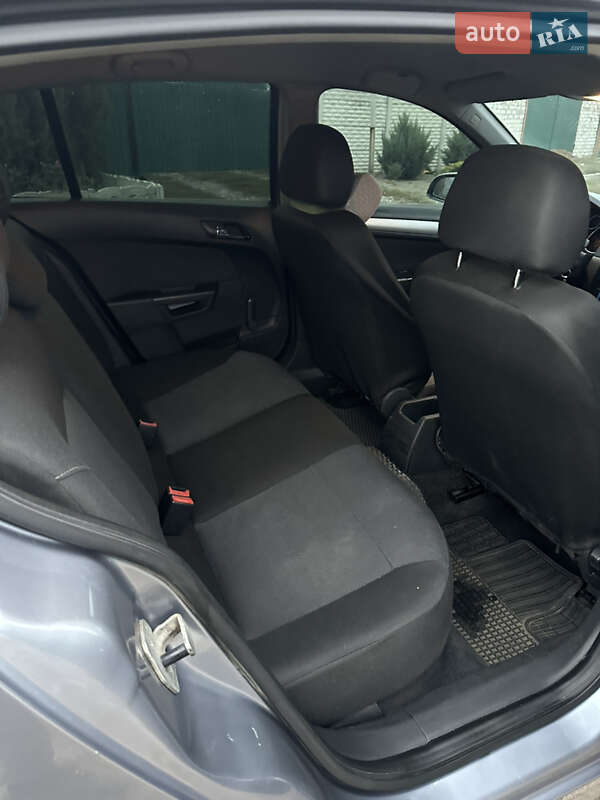 Хетчбек Opel Astra 2005 в Павлограді