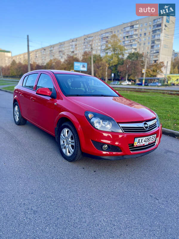 Хэтчбек Opel Astra 2013 в Харькове
