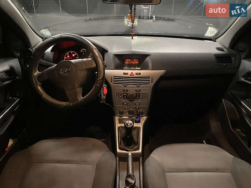 Opel Astra 2011 Opel Astra 2011