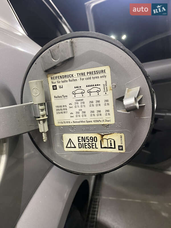 Хэтчбек Opel Astra 2011 в Хусте