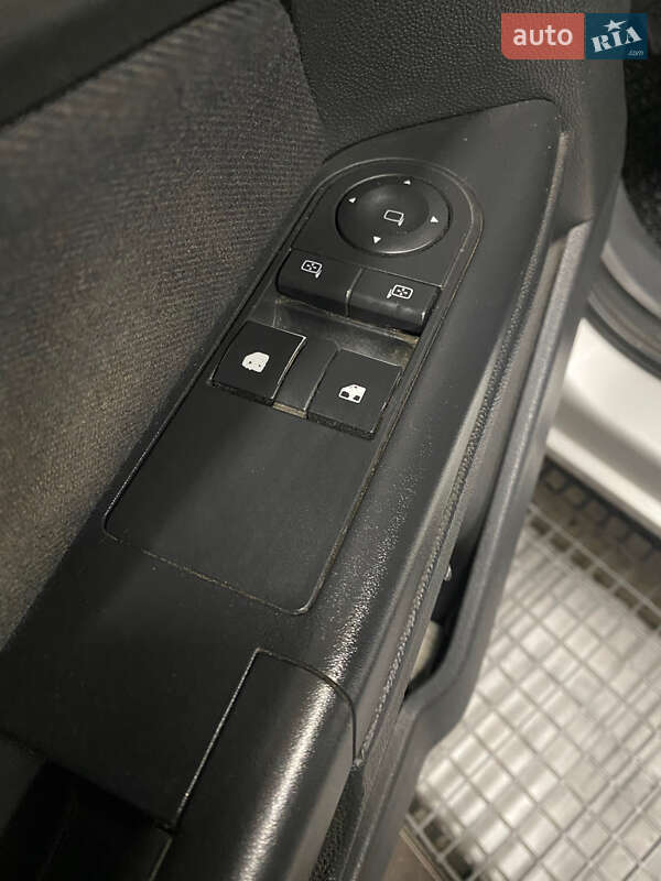 Хэтчбек Opel Astra 2011 в Хусте