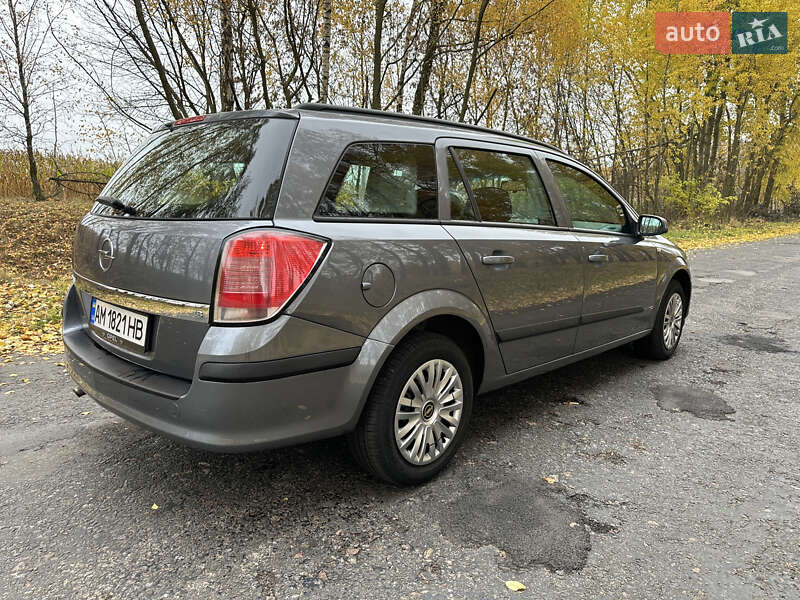 Універсал Opel Astra 2005 в Мені