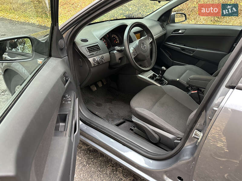 Універсал Opel Astra 2005 в Мені