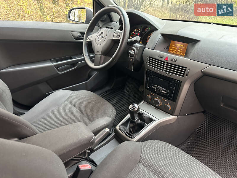 Універсал Opel Astra 2005 в Мені