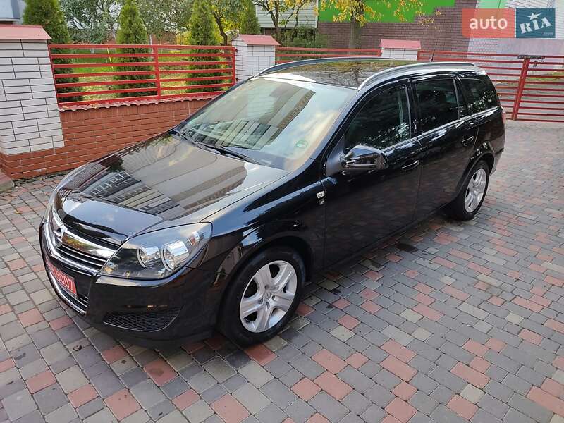 Универсал Opel Astra 2010 в Умани