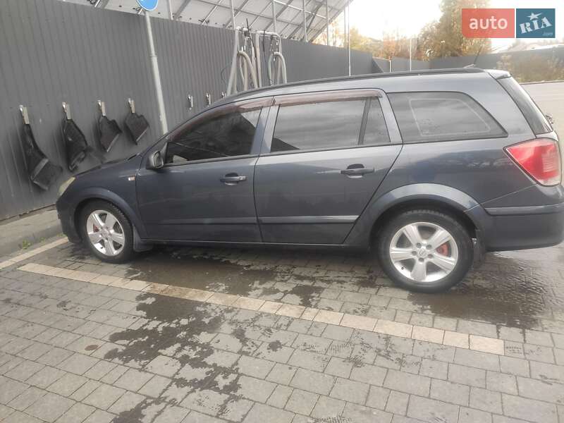 Универсал Opel Astra 2005 в Самборе
