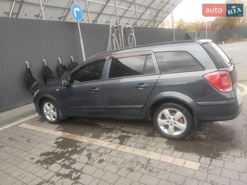 Универсал Opel Astra 2005 в Самборе