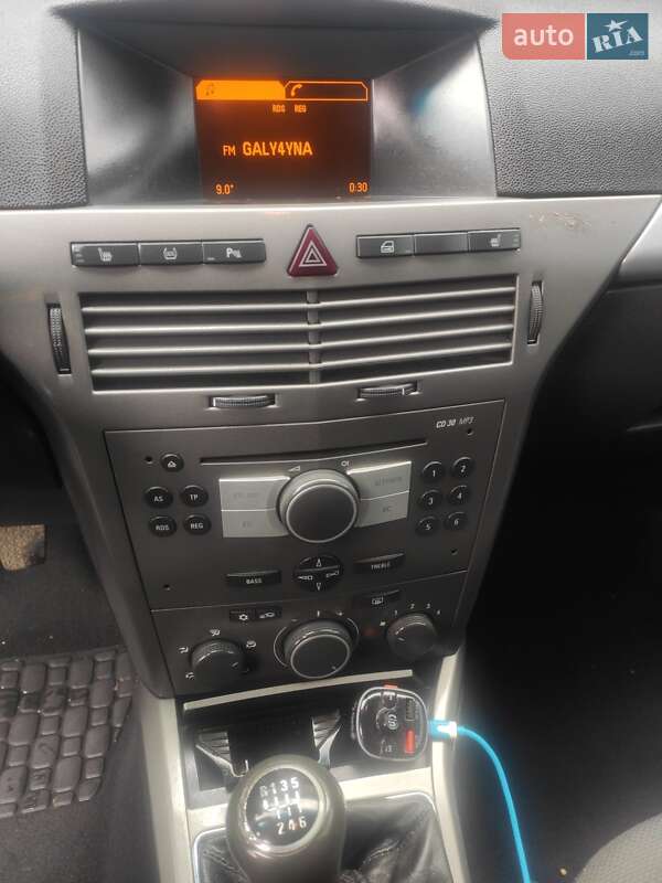 Универсал Opel Astra 2005 в Самборе