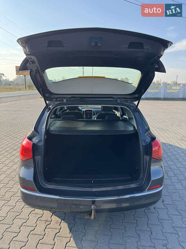 Універсал Opel Astra 2011 в Чернівцях