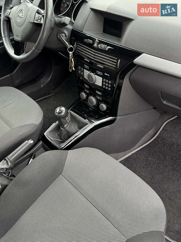 Универсал Opel Astra 2010 в Луцке фото 10 Универсал Opel Astra 2010 в Луцке