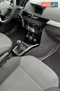 Універсал Opel Astra 2010 в  фото 10 Універсал Opel Astra 2010 в