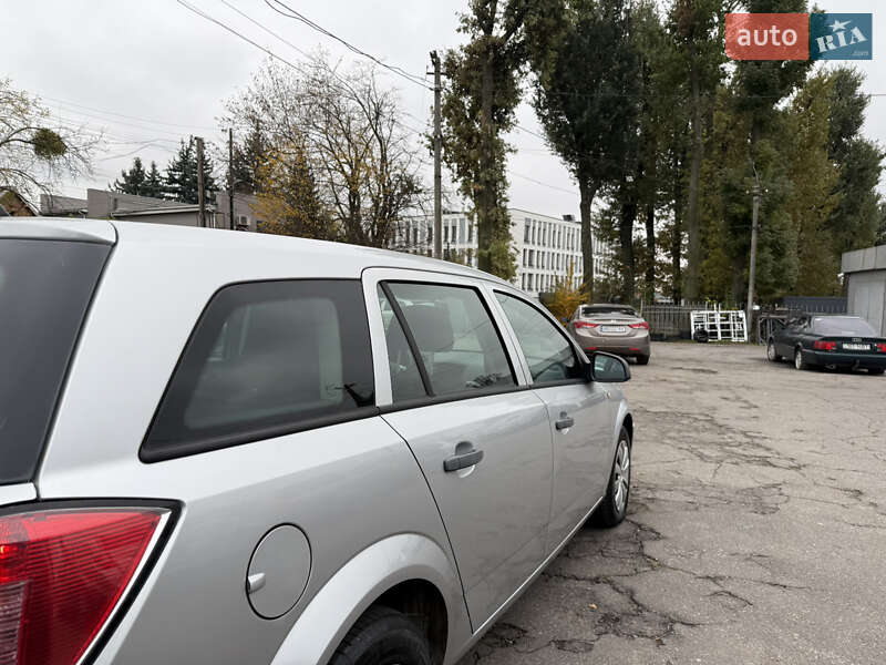 Универсал Opel Astra 2010 в Виннице