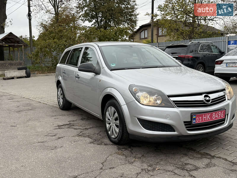Универсал Opel Astra 2010 в Виннице