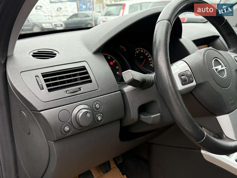 Универсал Opel Astra 2010 в Виннице