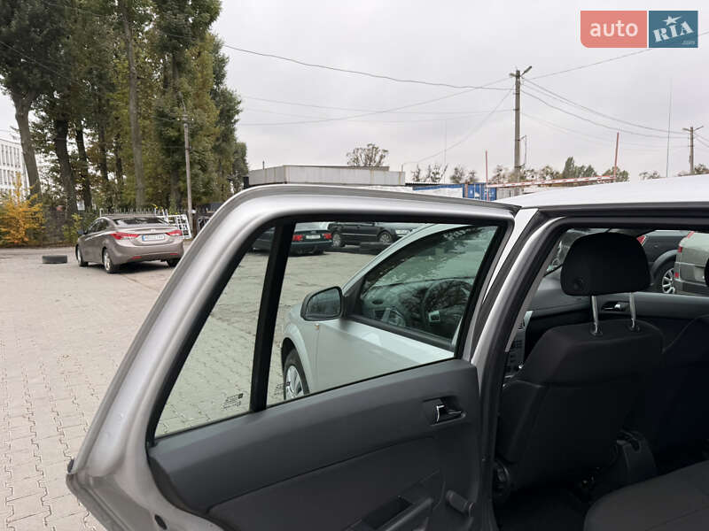 Универсал Opel Astra 2010 в Виннице
