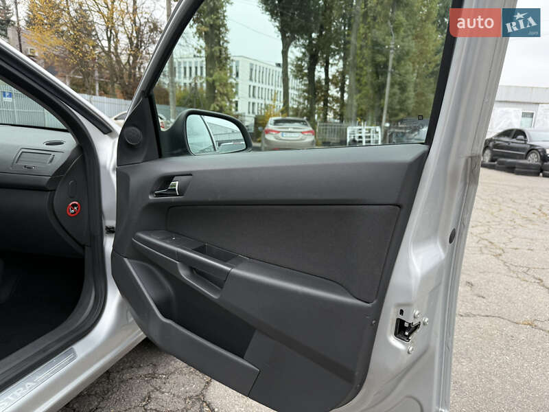 Универсал Opel Astra 2010 в Виннице