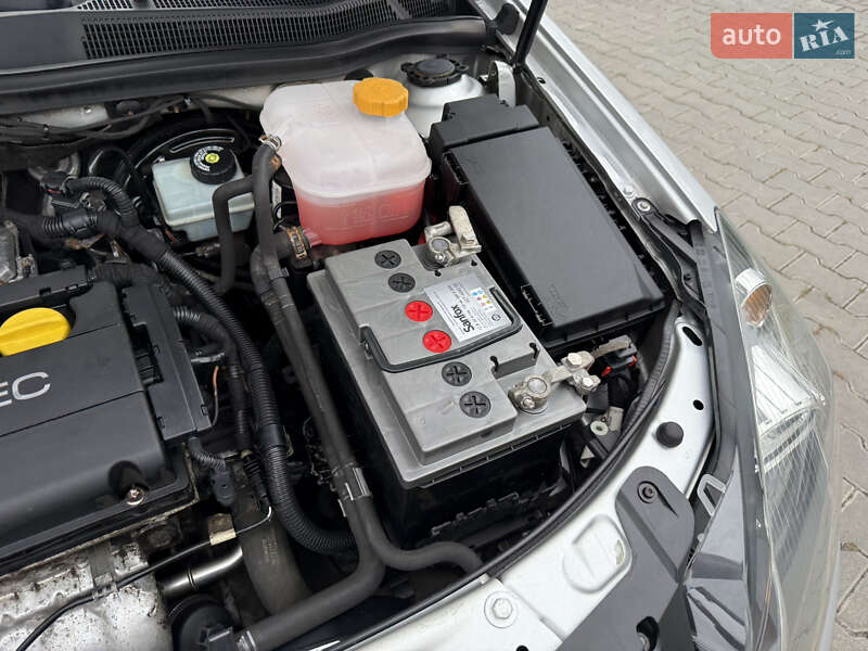 Универсал Opel Astra 2010 в Виннице