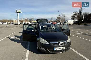 Универсал Opel Astra 2011 в 