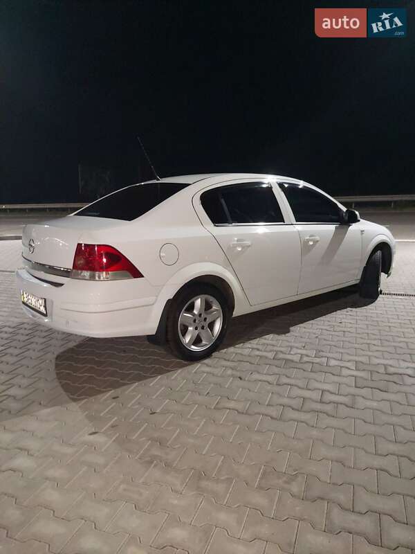 Седан Opel Astra 2014 в Днепре