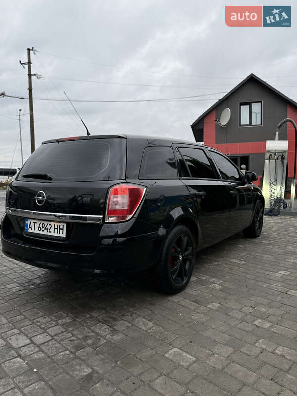 Универсал Opel Astra 2010 в Ивано-Франковске