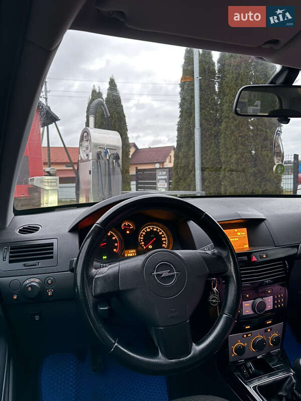 Универсал Opel Astra 2010 в Ивано-Франковске