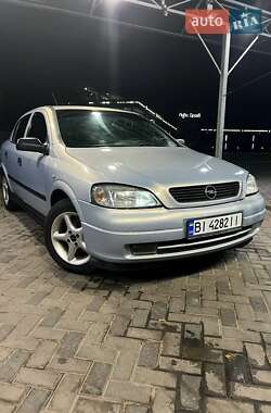 Седан Opel Astra 2005 в  Седан Opel Astra 2005 в