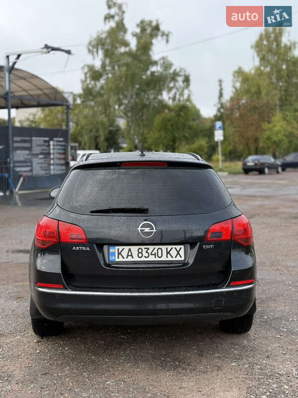 Универсал Opel Astra 2012 в Чернигове