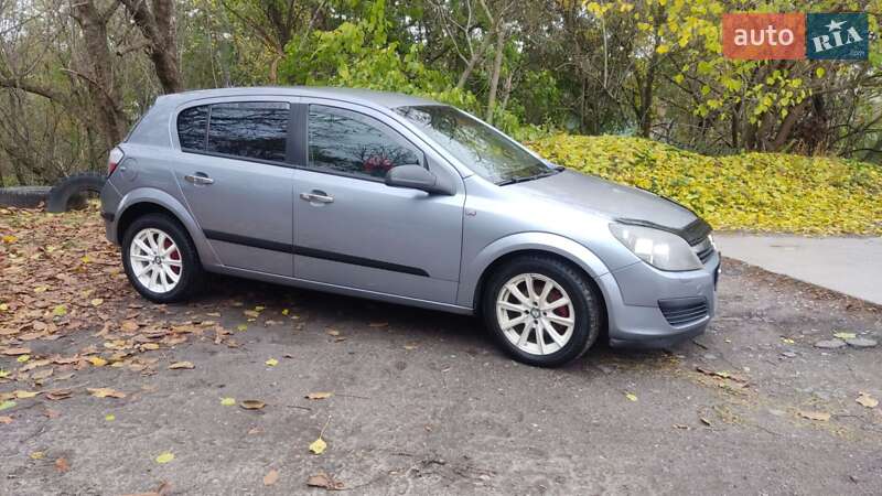 Хэтчбек Opel Astra 2005 в Золотоноше