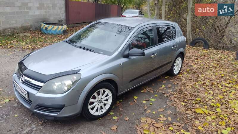 Хэтчбек Opel Astra 2005 в Золотоноше