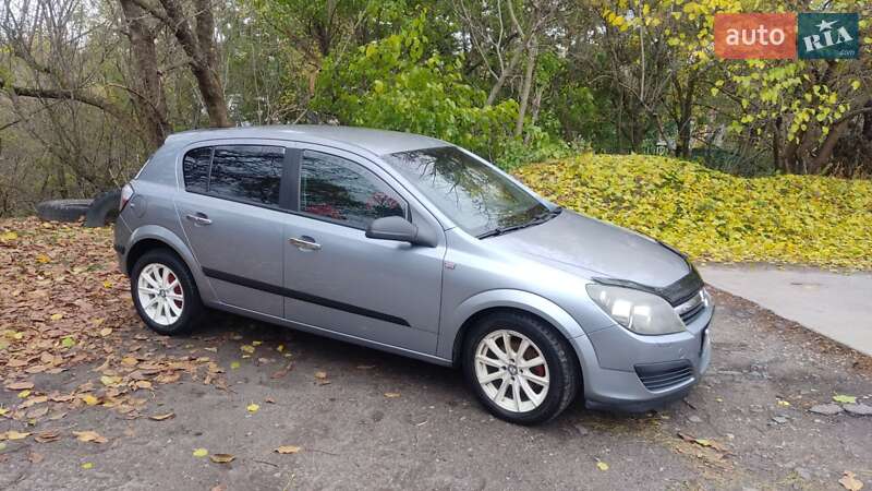 Хэтчбек Opel Astra 2005 в Золотоноше