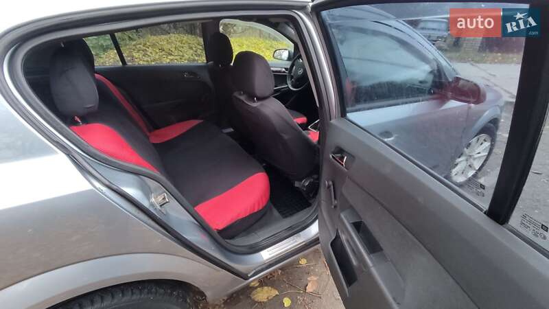 Хэтчбек Opel Astra 2005 в Золотоноше