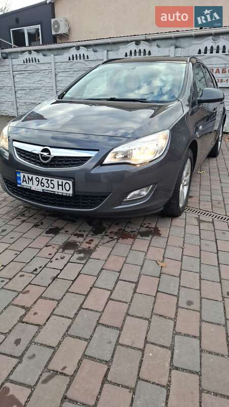 Opel Astra 2011 Opel Astra 2011