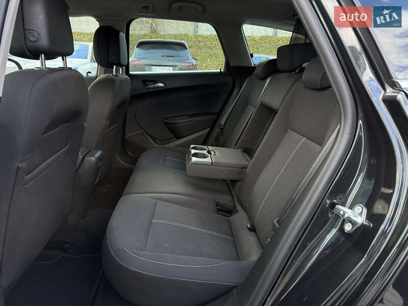 Универсал Opel Astra 2016 в Тернополе