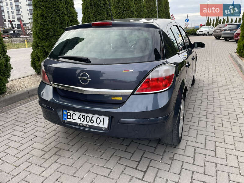 Хэтчбек Opel Astra 2006 в Городке
