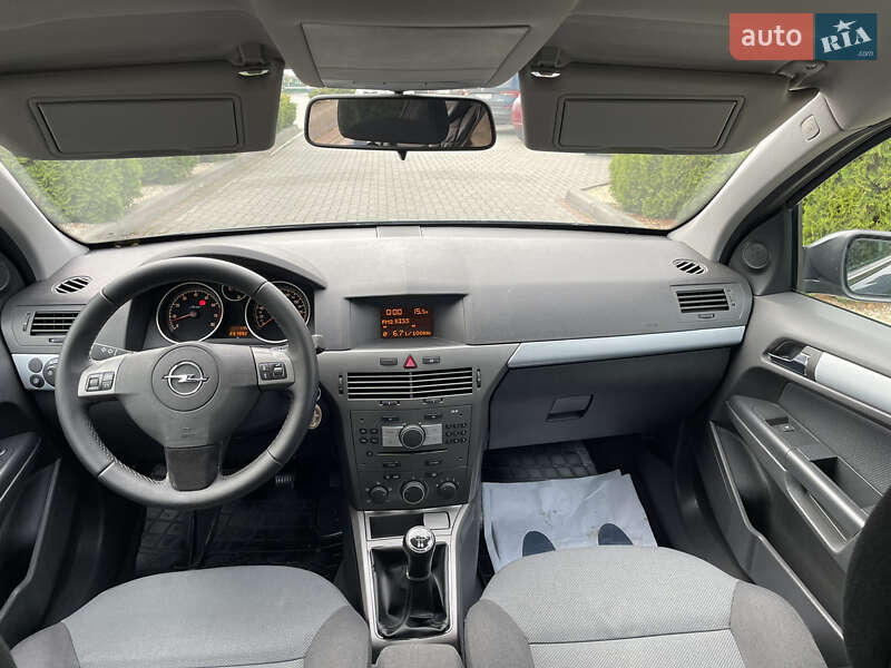 Хэтчбек Opel Astra 2006 в Городке