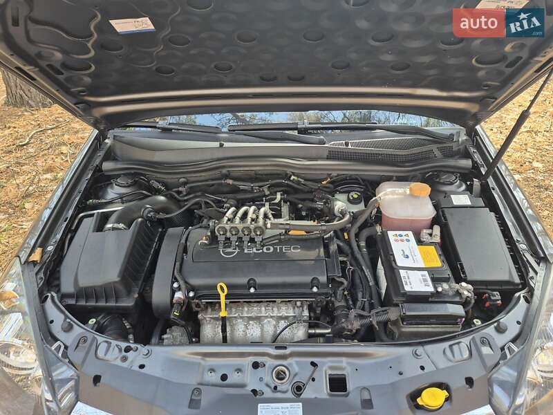 Универсал Opel Astra 2010 в Харькове