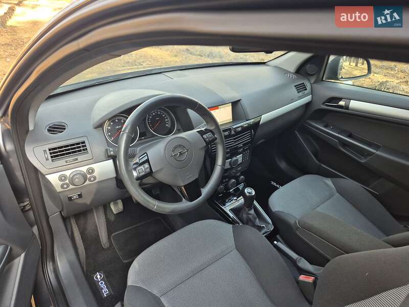 Универсал Opel Astra 2010 в Харькове