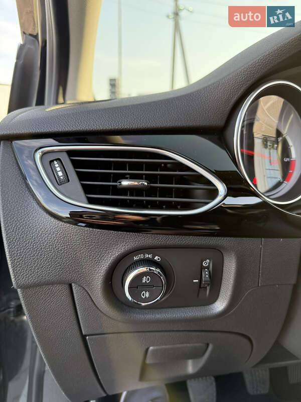 Універсал Opel Astra 2016 в Луцьку