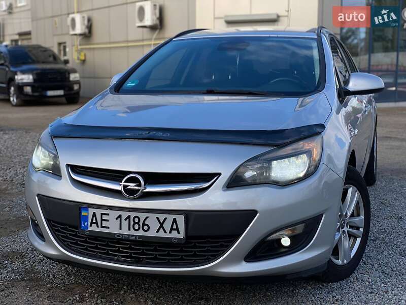 Универсал Opel Astra 2015 в Днепре