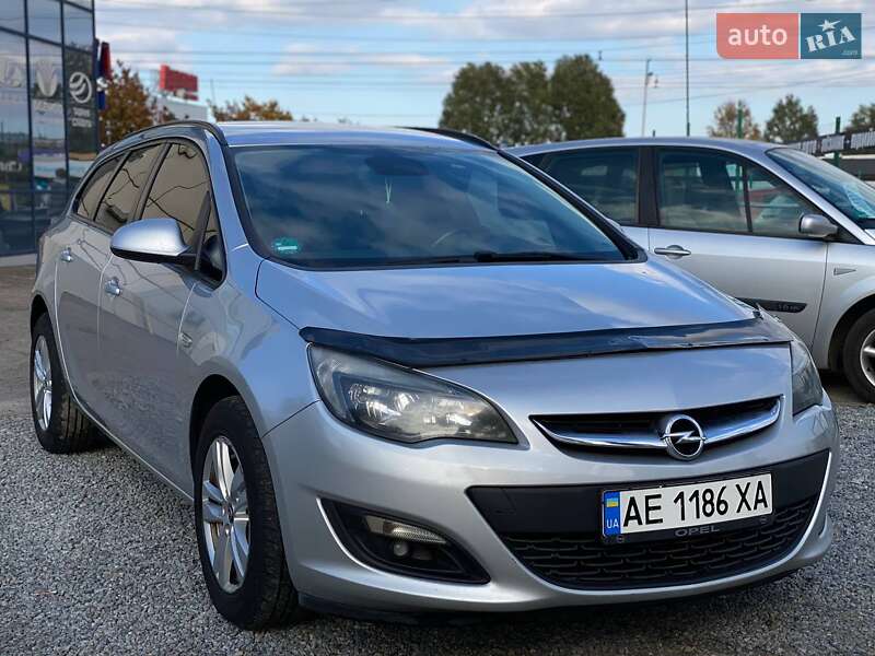 Универсал Opel Astra 2015 в Днепре