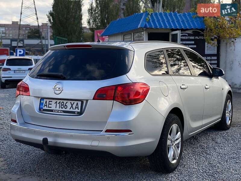 Универсал Opel Astra 2015 в Днепре